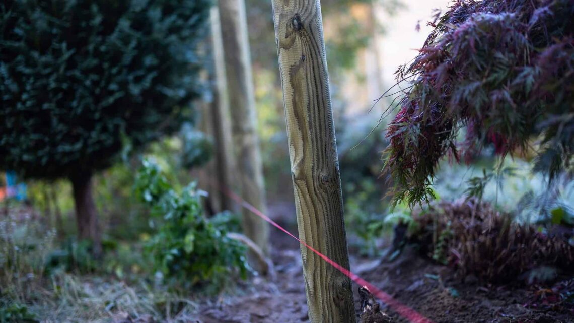 Den ultimative guide til opsætning af hegn: Fra fundament til færdigt resultat