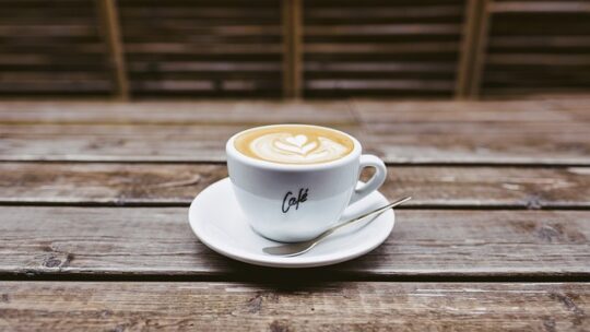 Gør din kaffepause ekstra elegant med Laforma’s luksuriøse mælkekander